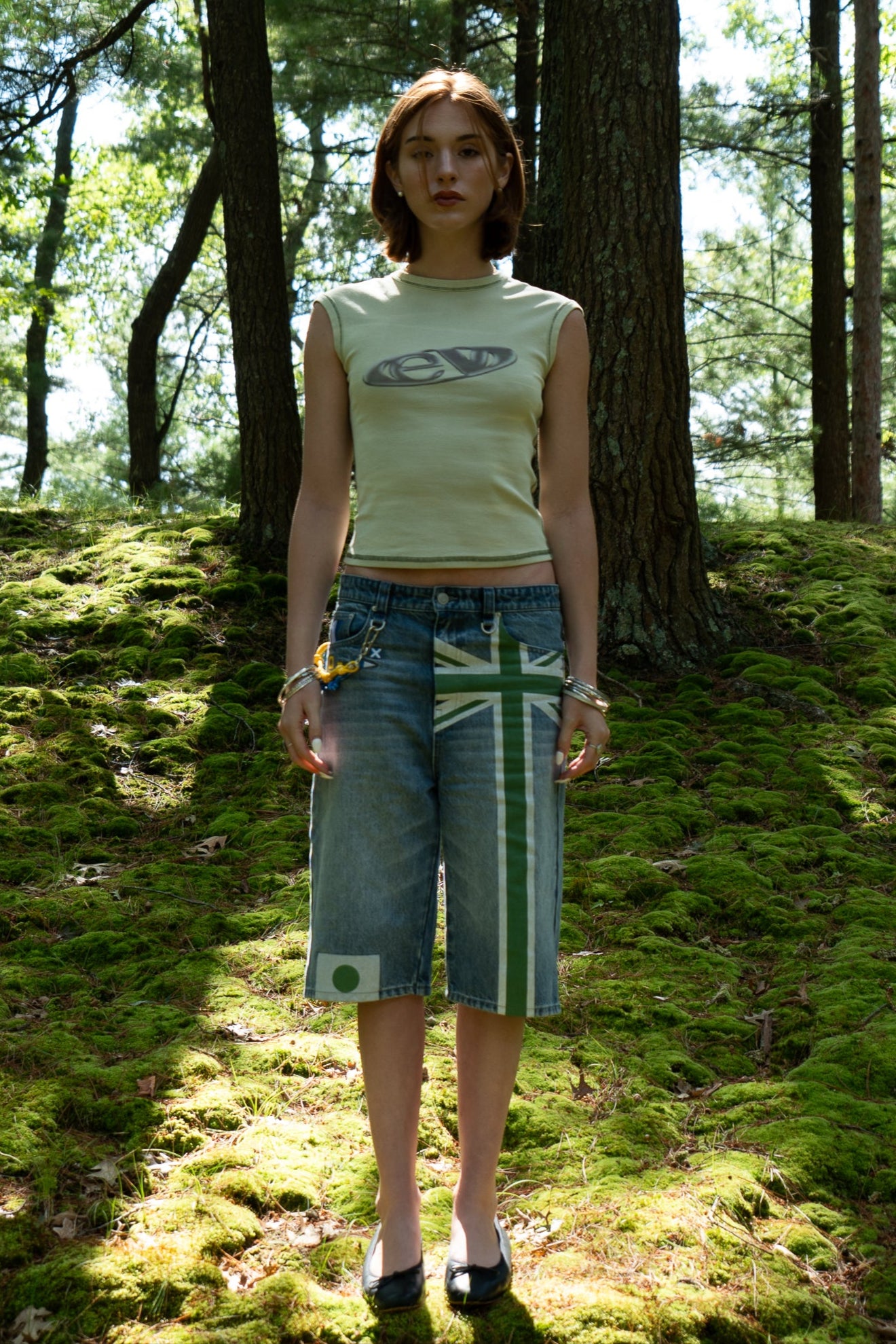 leaf drop shoulder tank top with alloy emblem