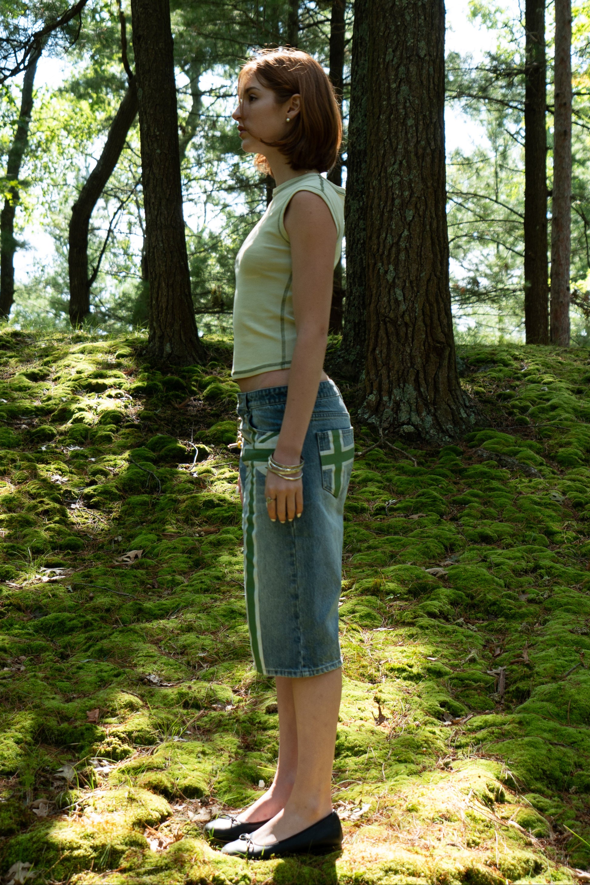 leaf drop shoulder tank top with alloy emblem