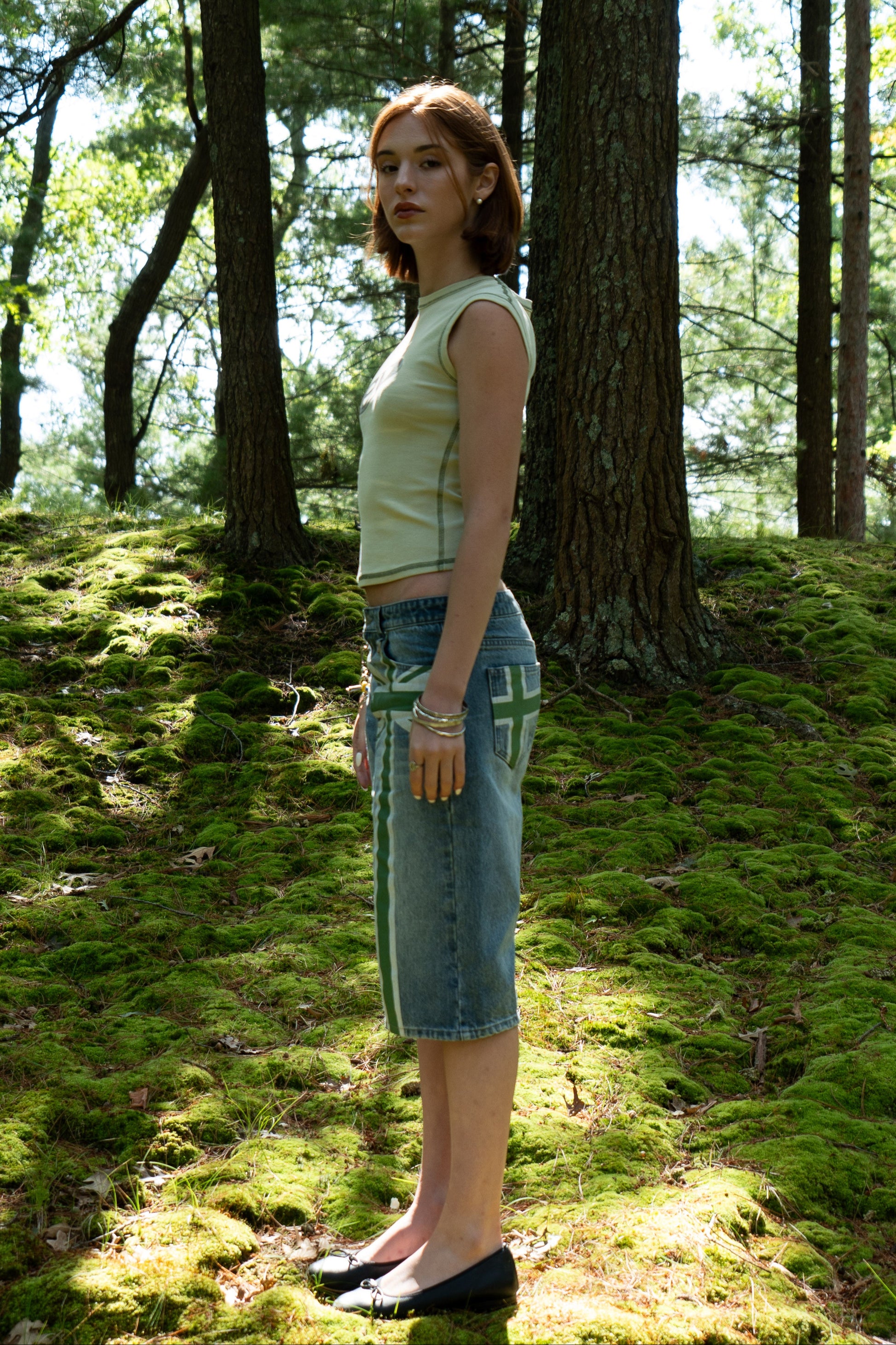 leaf drop shoulder tank top with alloy emblem