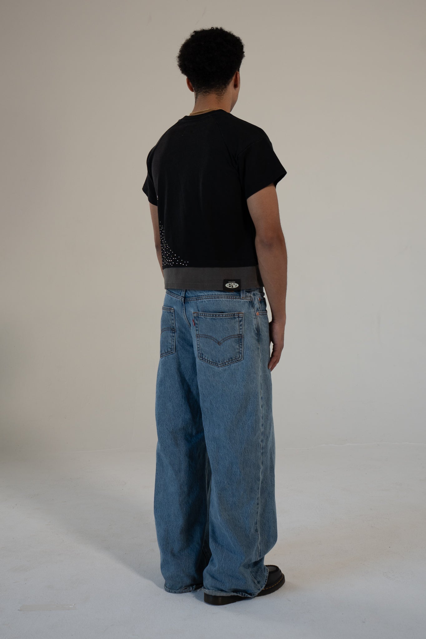 carbon strata cotton tee with rhinestones and leaf emblem