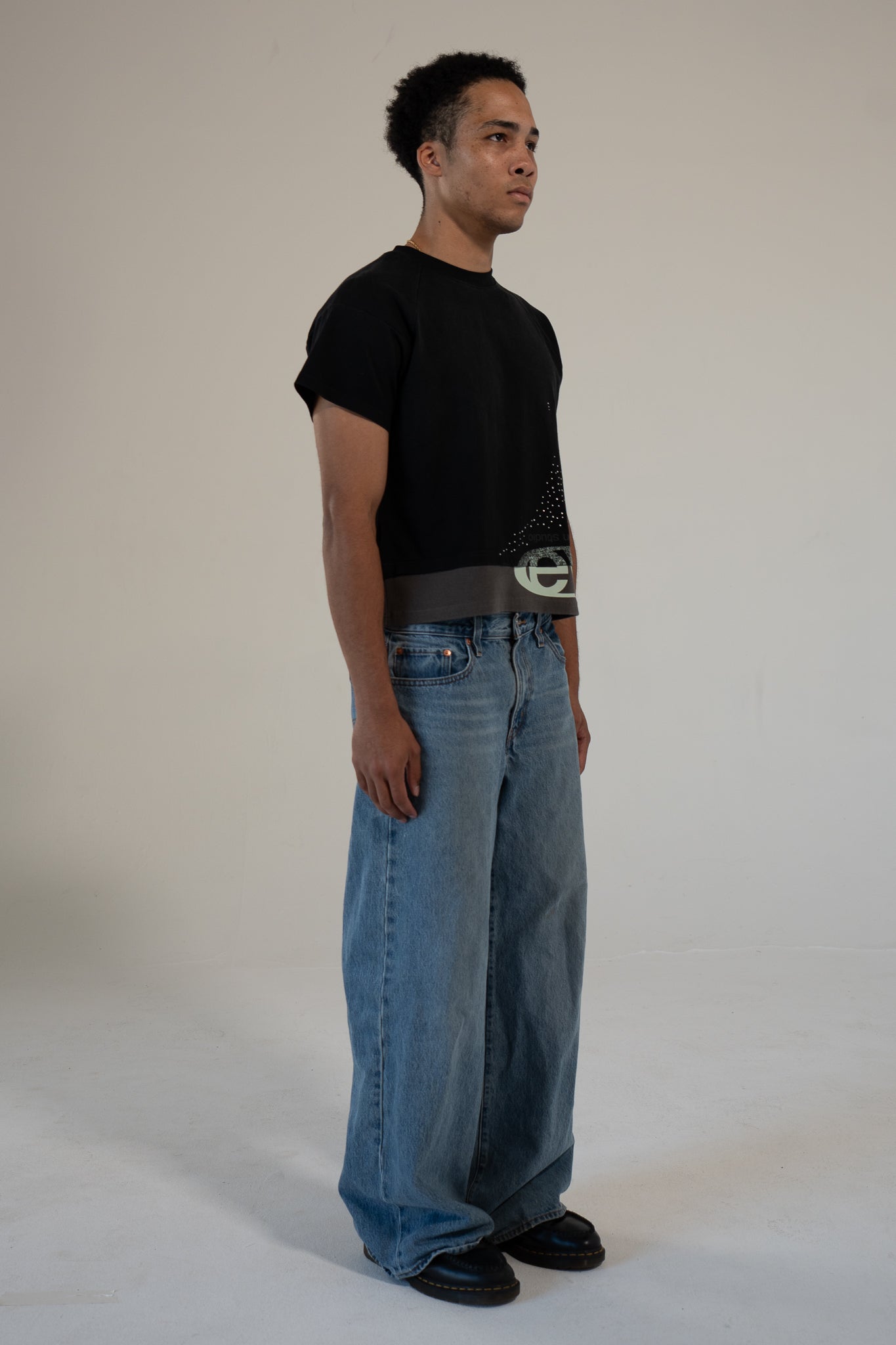 carbon strata cotton tee with rhinestones and leaf emblem