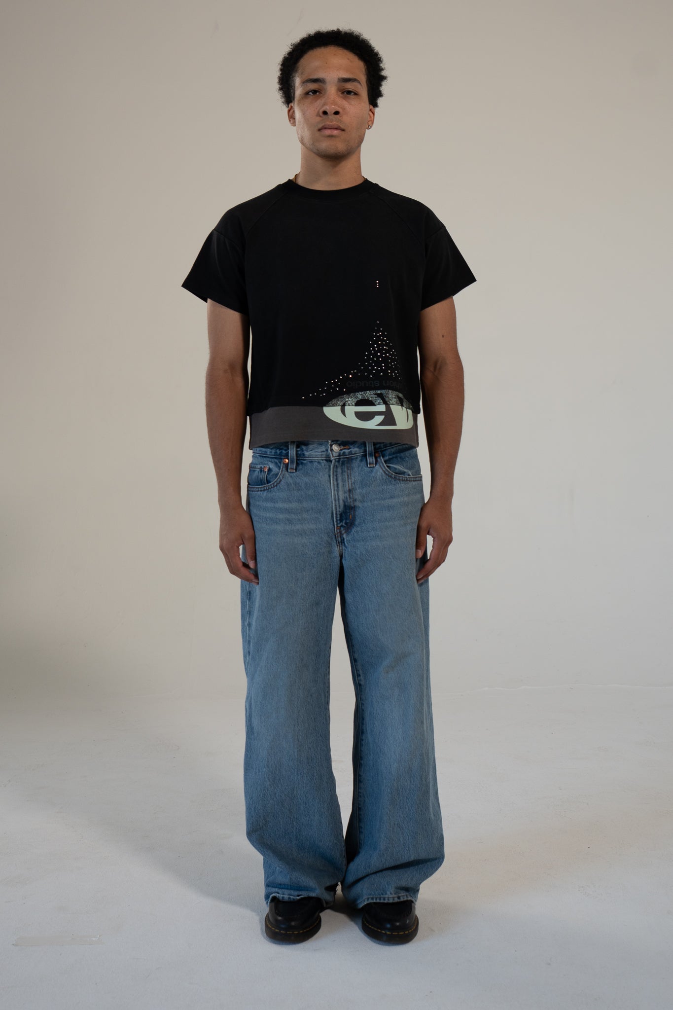 carbon strata cotton tee with rhinestones and leaf emblem