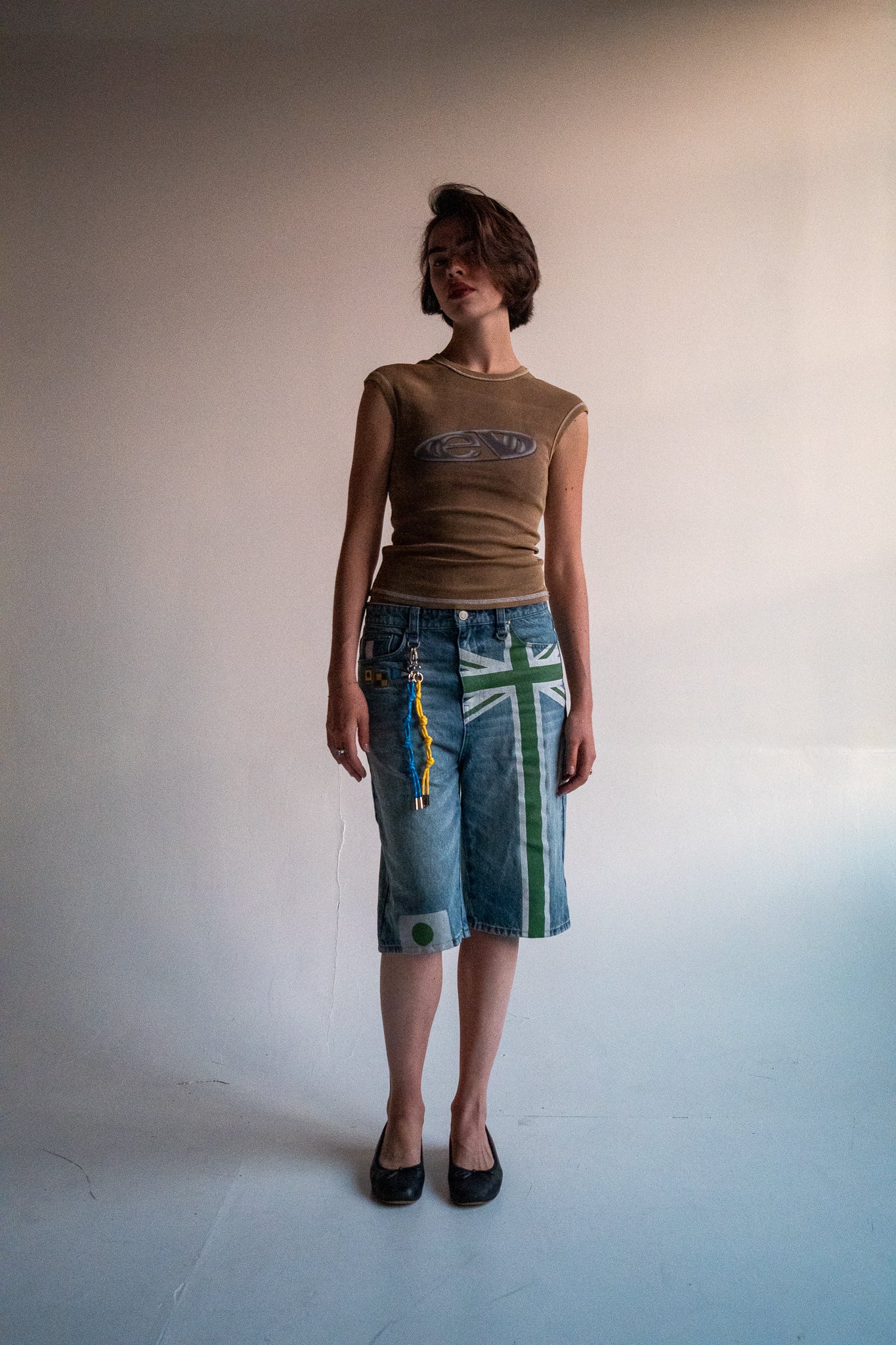 mud drop shoulder tank top with alloy emblem