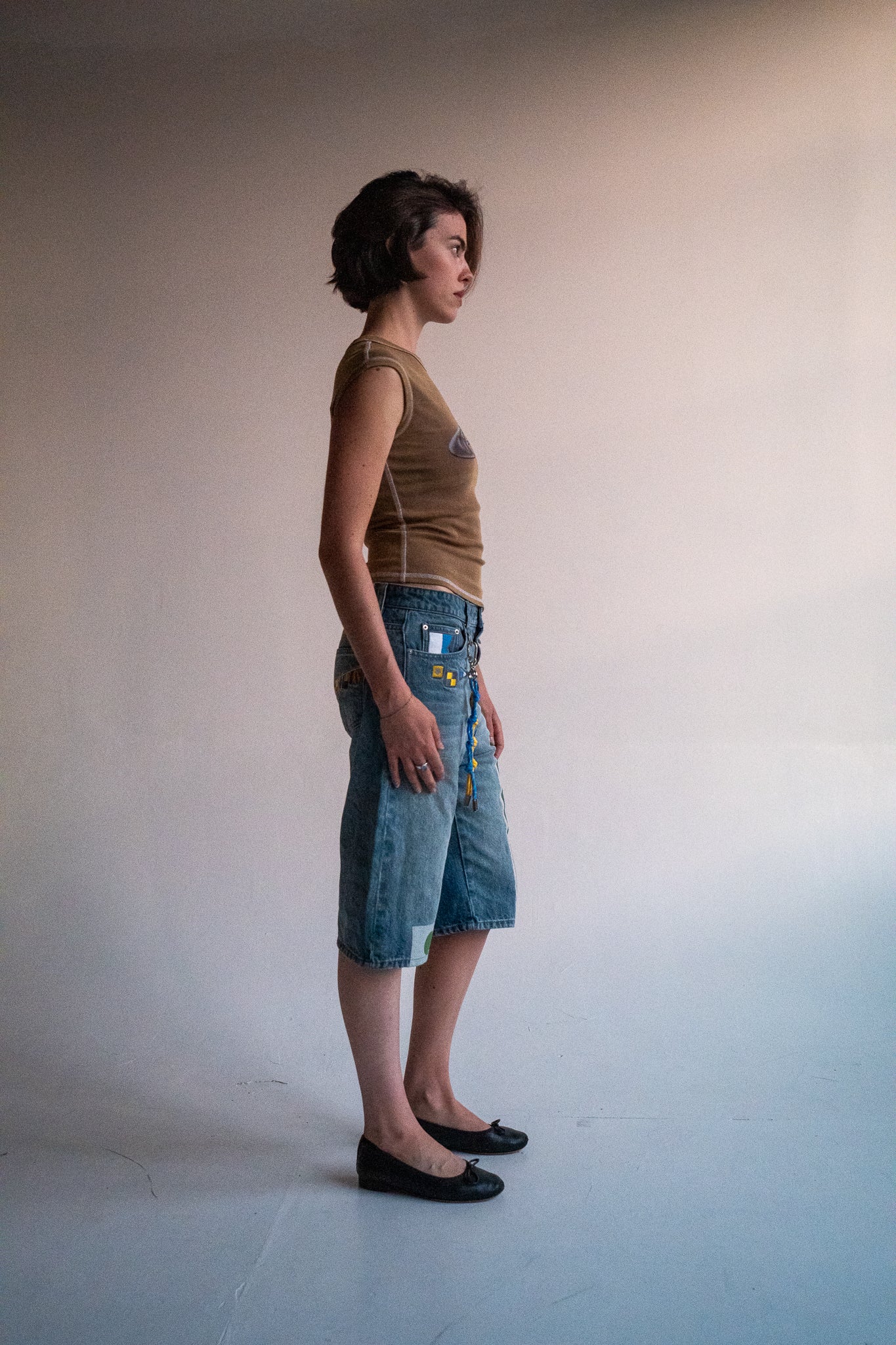 mud drop shoulder tank top with alloy emblem