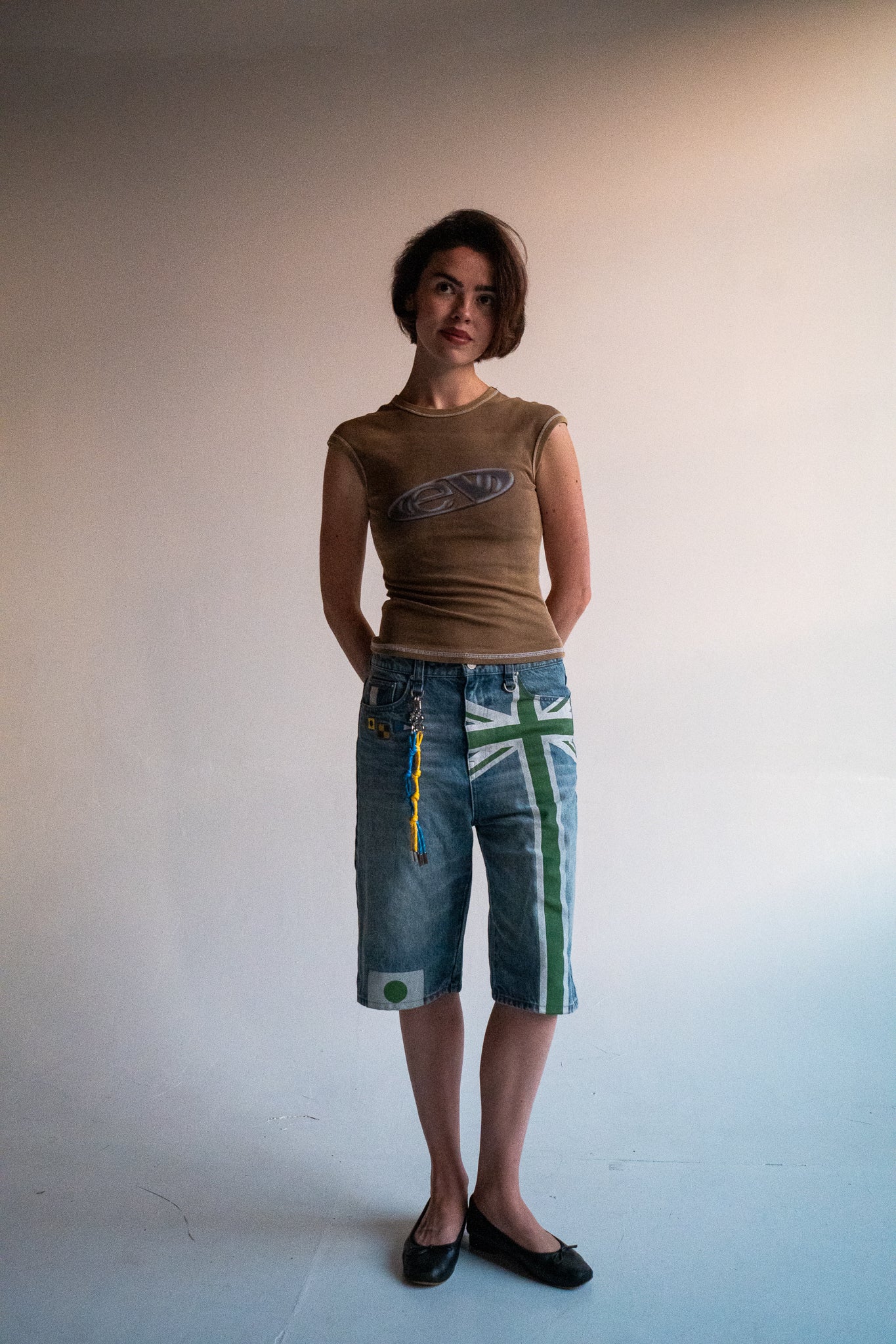 mud drop shoulder tank top with alloy emblem