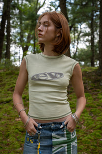 leaf drop shoulder tank top with alloy emblem